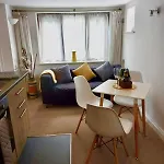 The Hanham Retreat Апартаменты
