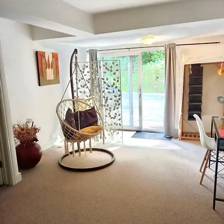The Hanham Retreat